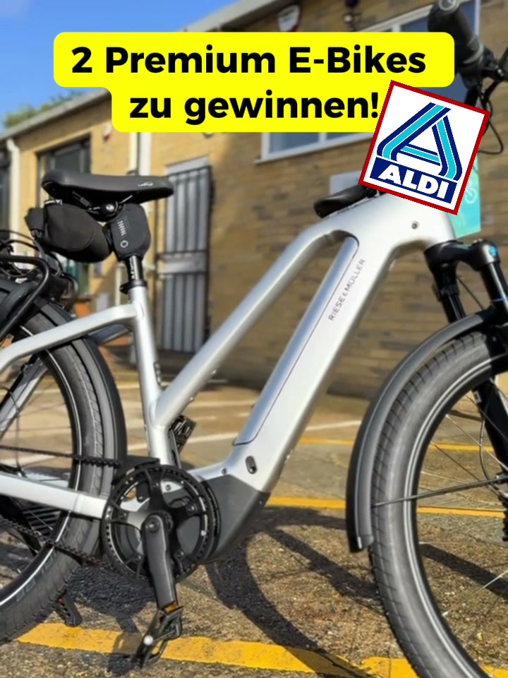 Креатив ALDI E-Bikes: два светлых электровелосипеда и жёлтый рекламный заголовок